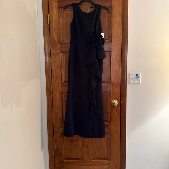 Jessica Howard 4P long dress with ruffle & rosette